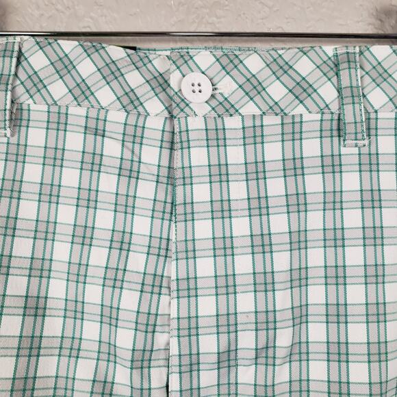 NEW! Izod Shorts Plaid Flat Front Button Fly - 40 - Picture 2 of 4